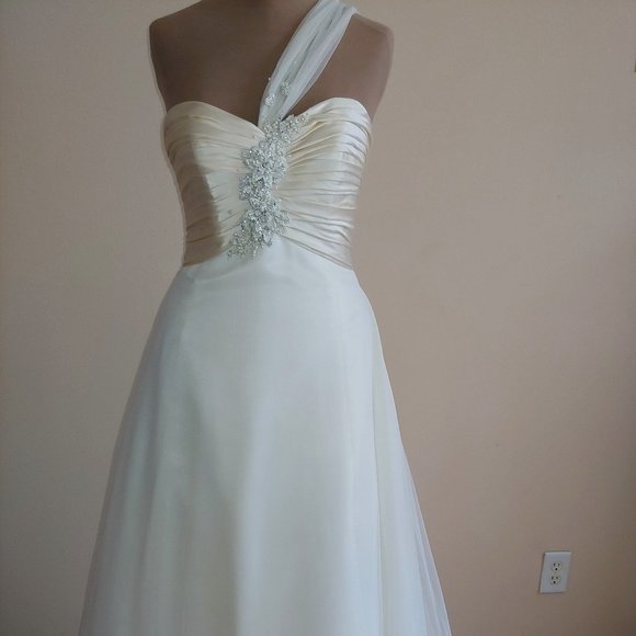 Liancarlo Dresses & Skirts - NEW Gorgeous Original Wedding Dress by Liancarlo Style #4837